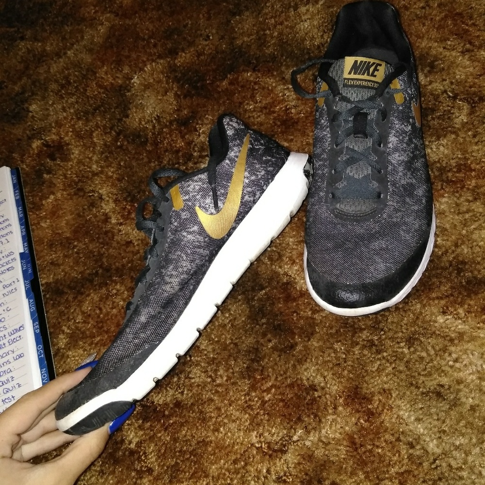 Shoes - Picture 3 of 4